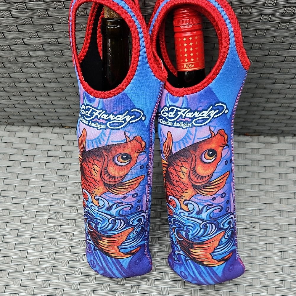 NWOT 2 Piece Set Ed Hardy Christian Audigier Vibrant Koi Fish Wine Holder Set